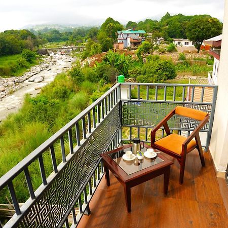 Aachman River And Valley View Resort Dharamshala - A Riverside Resort With Balcony View Kültér fotó
