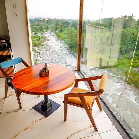 Aachman River And Valley View Resort Dharamshala - A Riverside Resort With Balcony View Kültér fotó