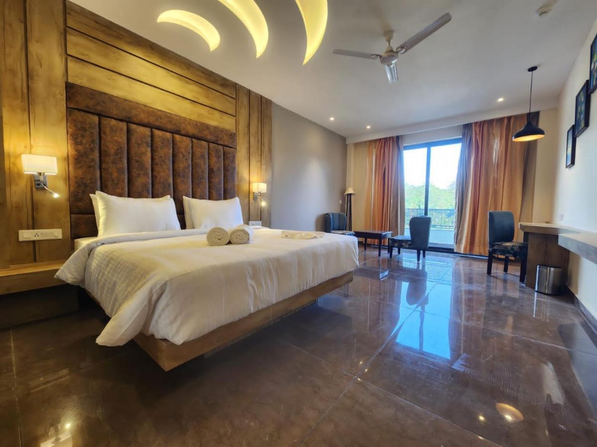 Aachman River And Valley View Resort Dharamshala - A Riverside Resort With Balcony View Kültér fotó