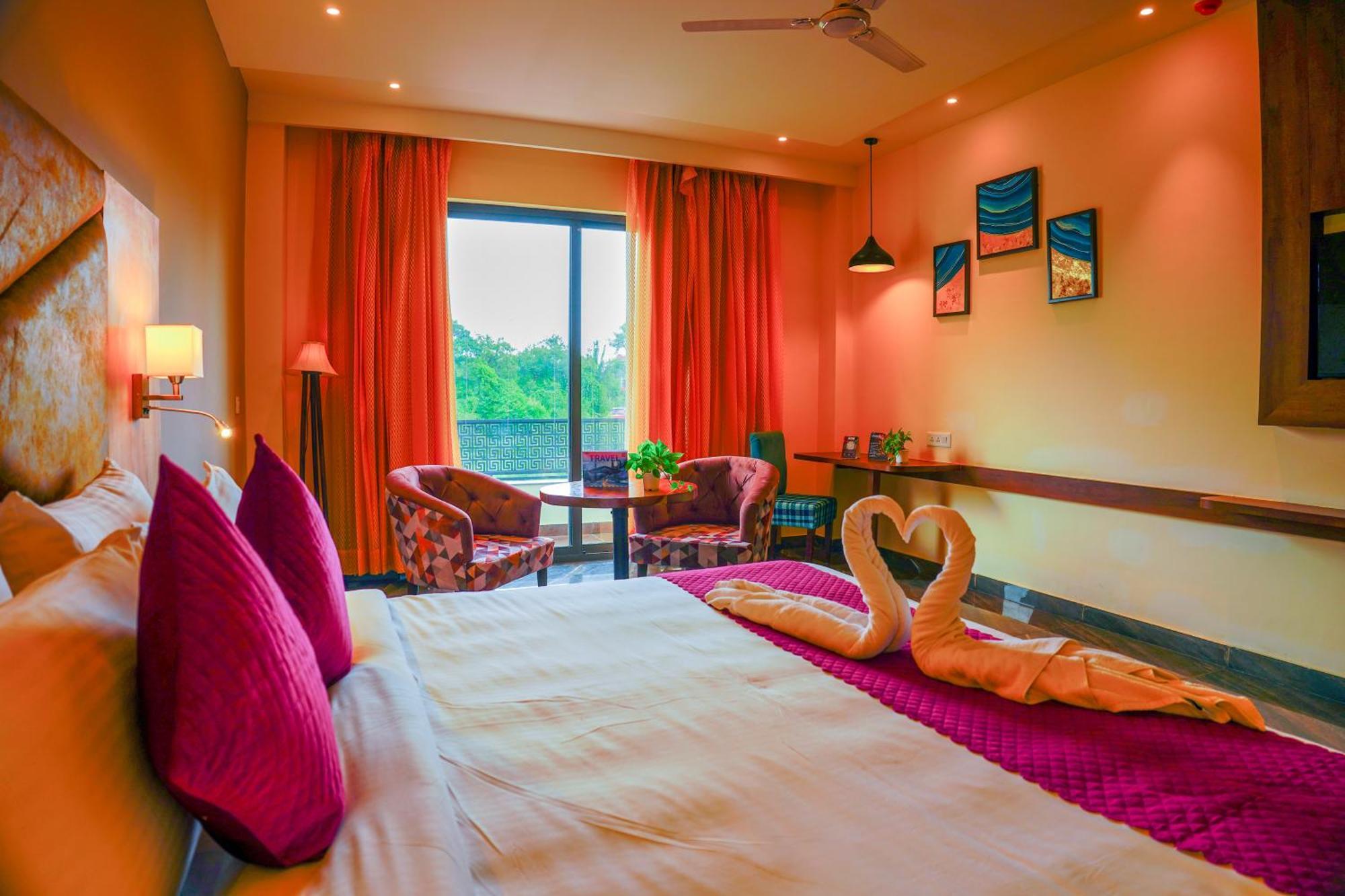 Aachman River And Valley View Resort Dharamshala - A Riverside Resort With Balcony View Kültér fotó