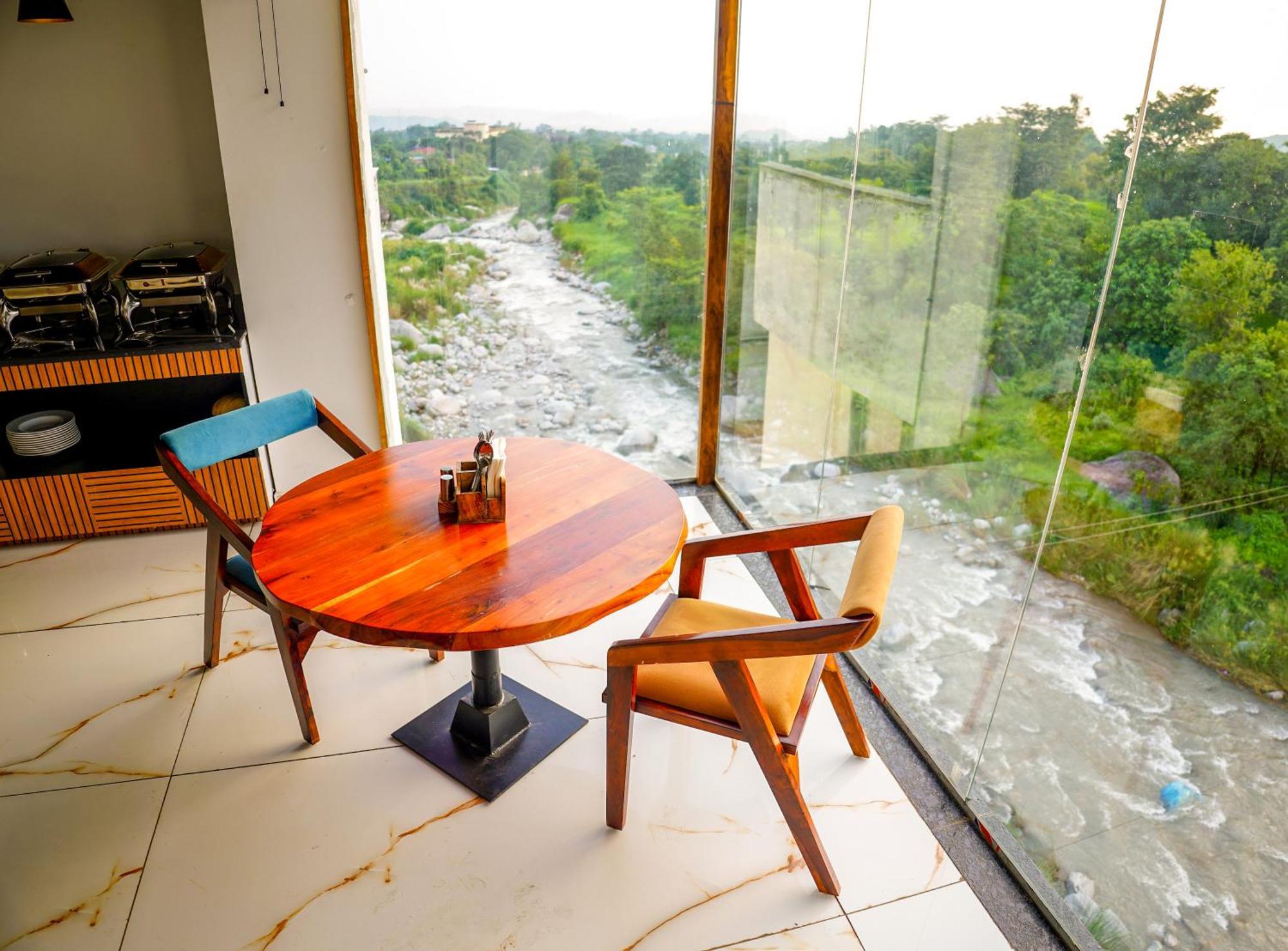 Aachman River And Valley View Resort Dharamshala - A Riverside Resort With Balcony View Kültér fotó
