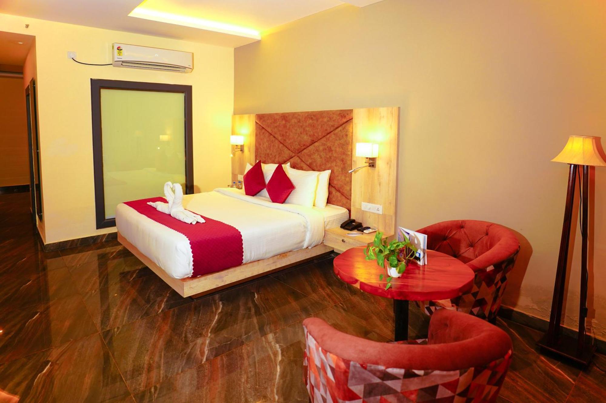 Aachman River And Valley View Resort Dharamshala - A Riverside Resort With Balcony View Kültér fotó