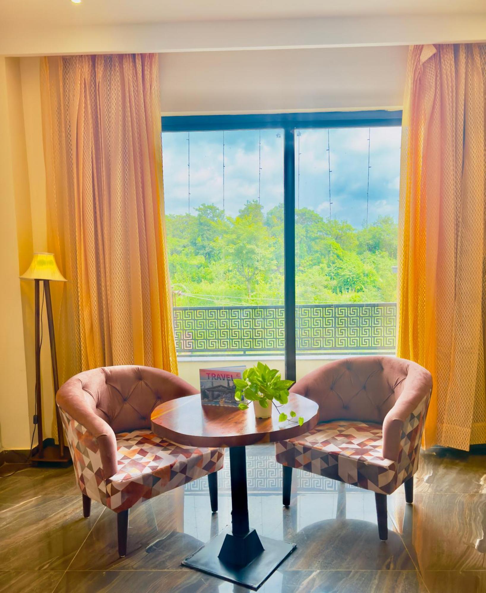 Aachman River And Valley View Resort Dharamshala - A Riverside Resort With Balcony View Kültér fotó